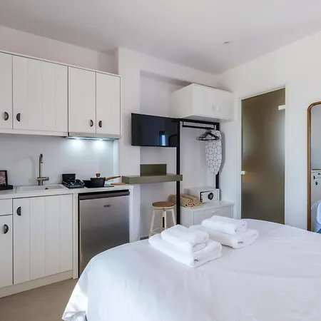 Ξενοδοχείο με διαμερίσματα Mykonian Shades